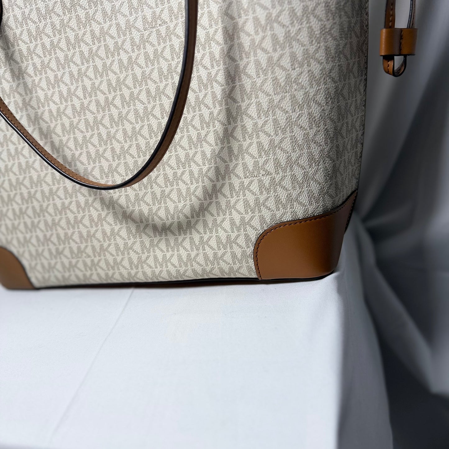 Michael Kors Large Tote Bag with Pouch